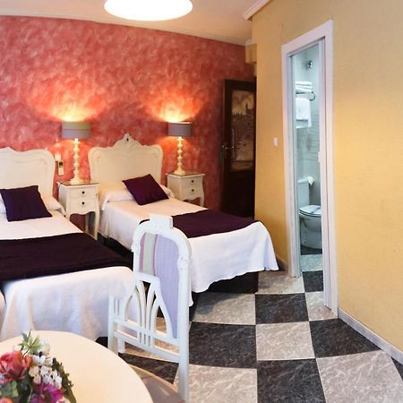 Hostal Goya Suites Salamanca Bagian luar foto