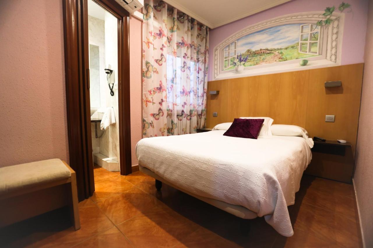 Hostal Goya Suites Salamanca Bagian luar foto