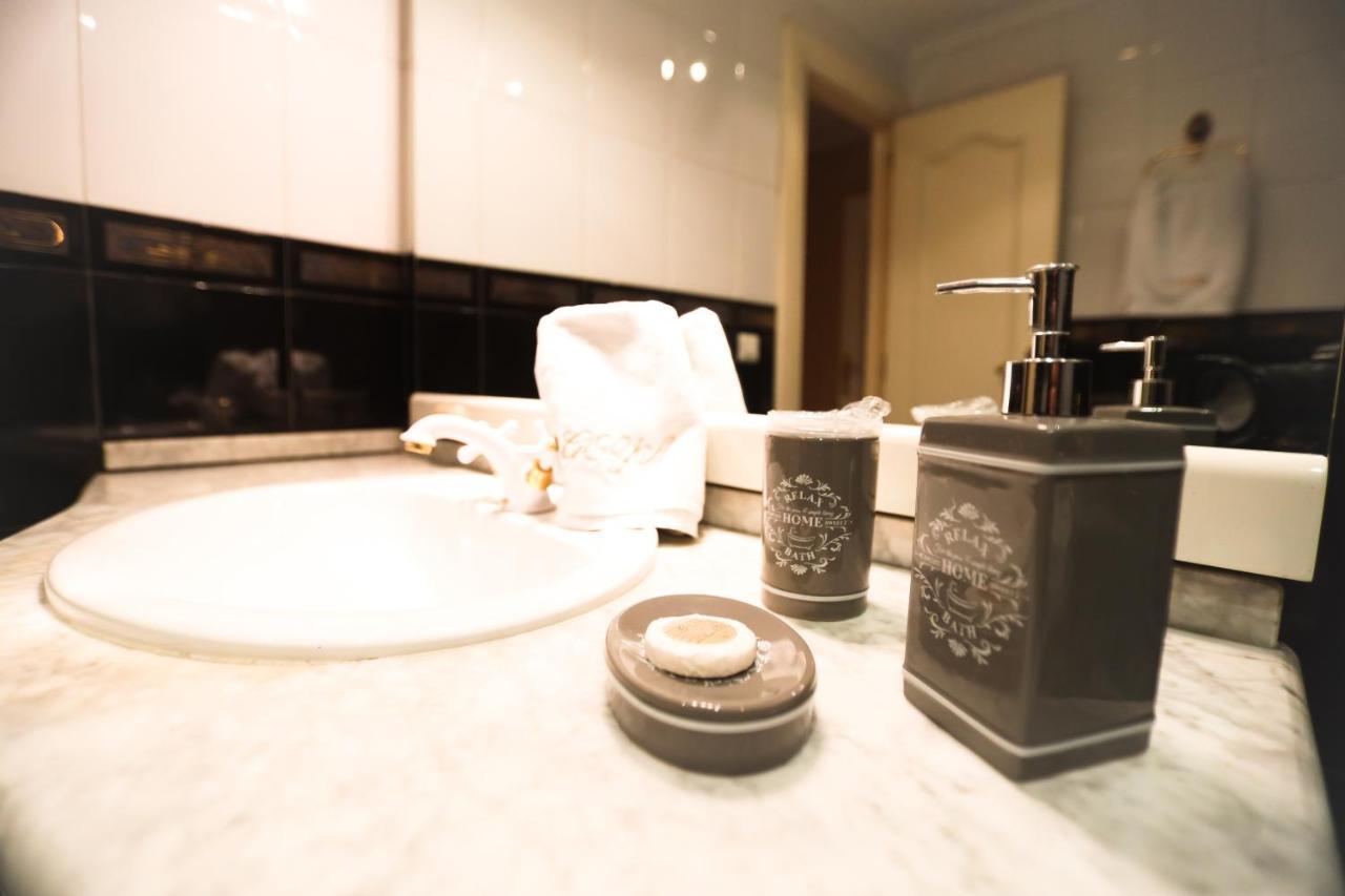 Hostal Goya Suites Salamanca Bagian luar foto