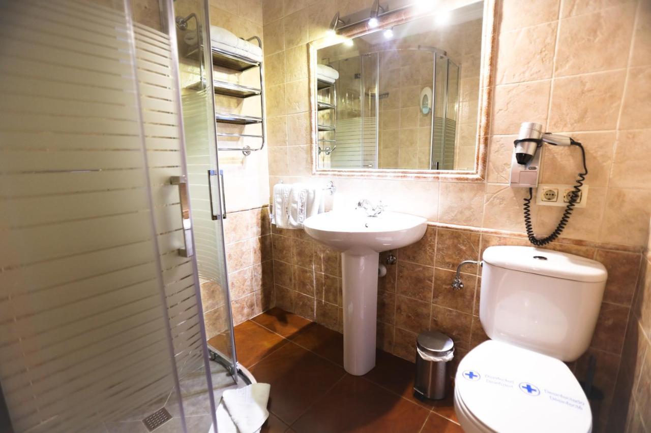Hostal Goya Suites Salamanca Bagian luar foto