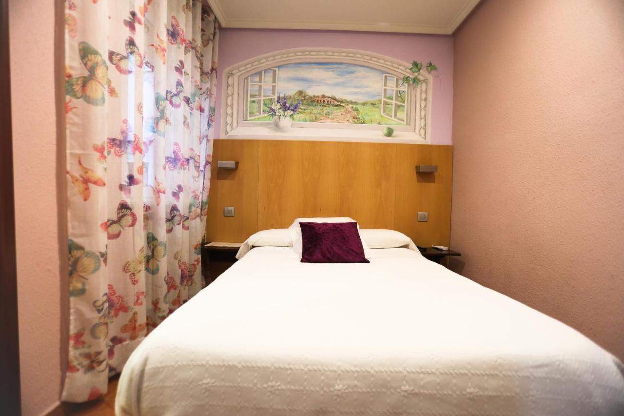 Hostal Goya Suites Salamanca Bagian luar foto