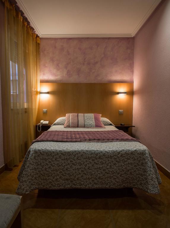 Hostal Goya Suites Salamanca Bagian luar foto