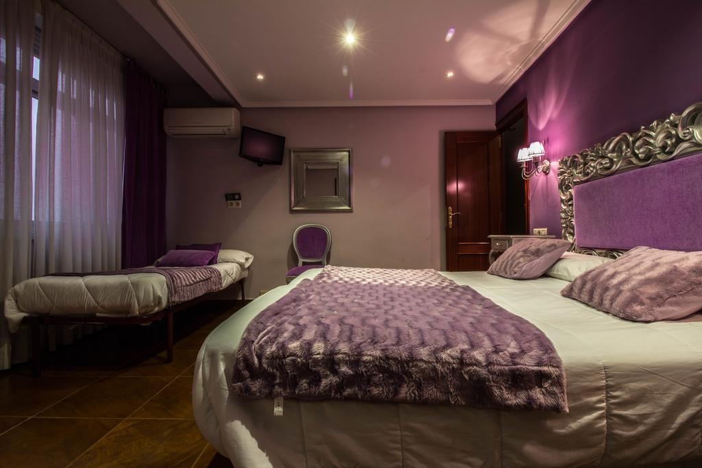 Hostal Goya Suites Salamanca Bagian luar foto
