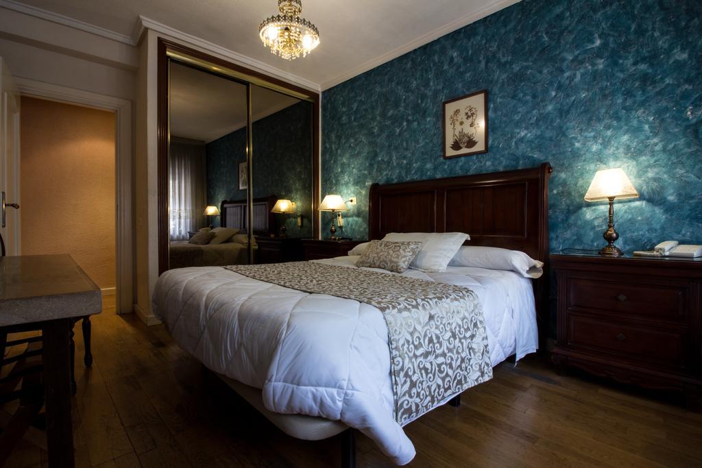 Hostal Goya Suites Salamanca Bagian luar foto