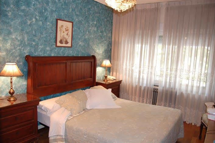Hostal Goya Suites Salamanca Bagian luar foto