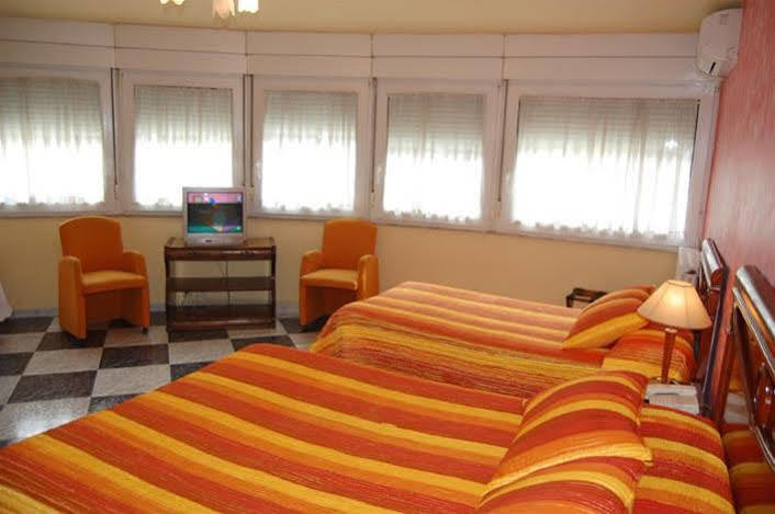 Hostal Goya Suites Salamanca Bagian luar foto