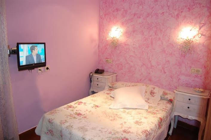 Hostal Goya Suites Salamanca Bagian luar foto