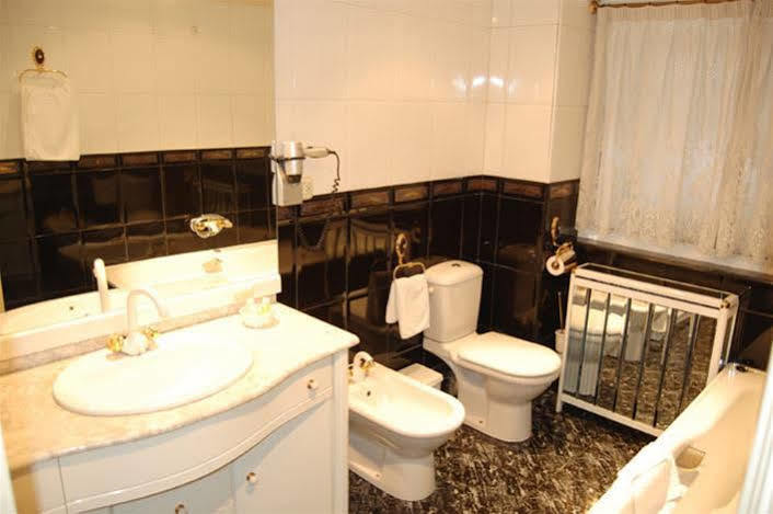 Hostal Goya Suites Salamanca Bagian luar foto