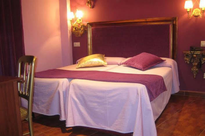 Hostal Goya Suites Salamanca Bagian luar foto