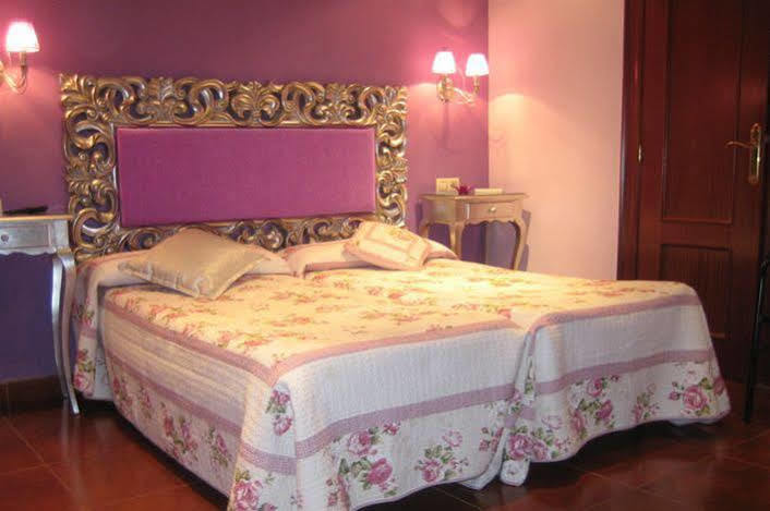 Hostal Goya Suites Salamanca Bagian luar foto