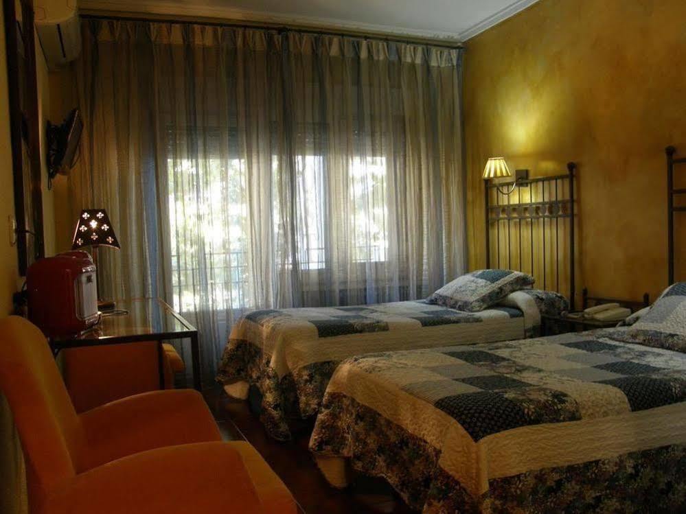 Hostal Goya Suites Salamanca Bagian luar foto